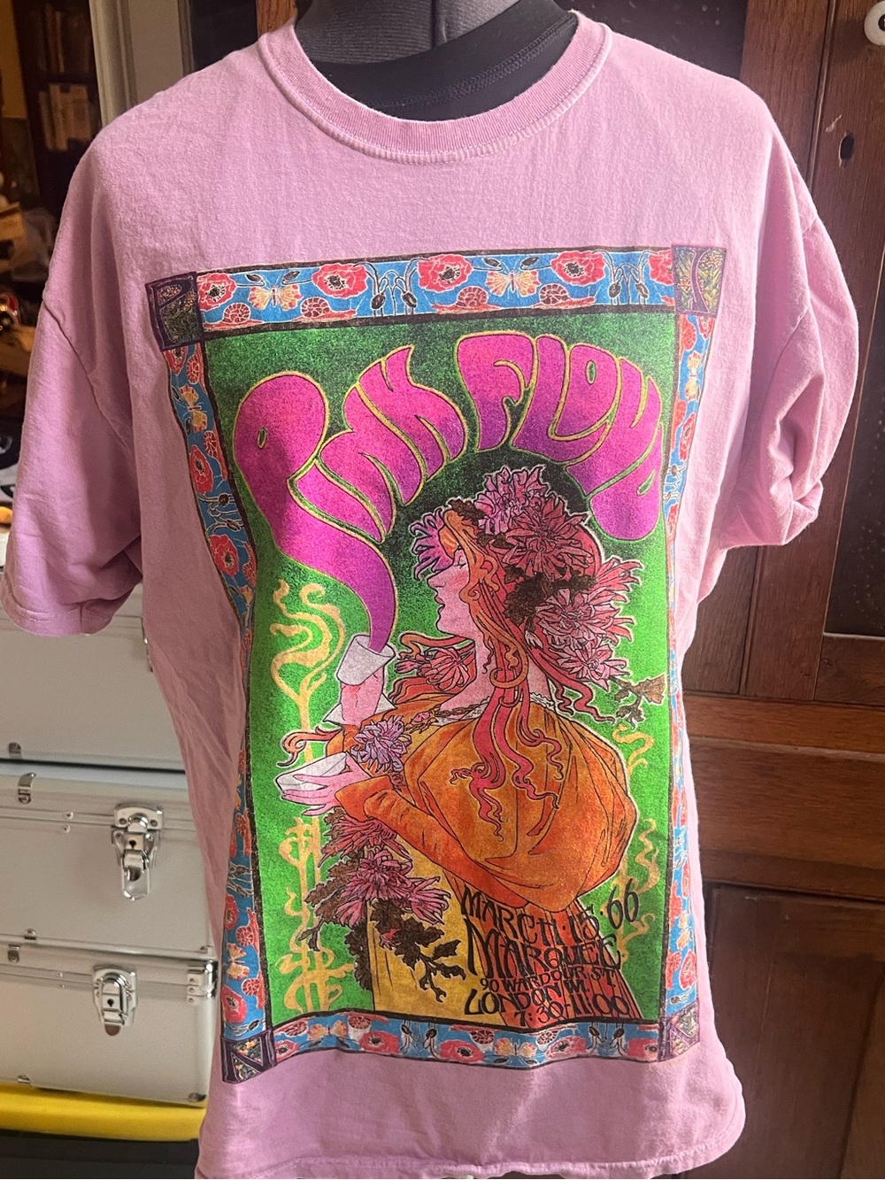 Pink Floyd Graphic Tee - Pink & Green Psychedelic Poster Print size M